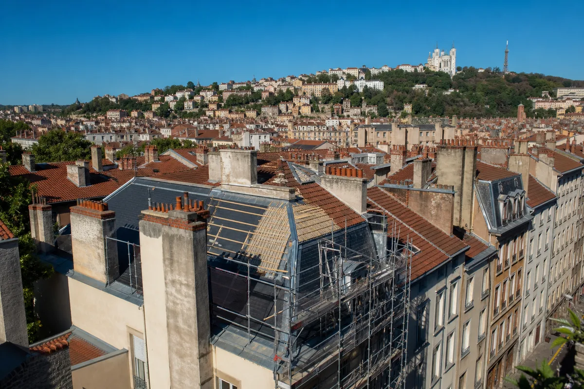 Prix au m² d'une toiture en 2026 : fourchettes et devis